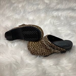 Sanita Danish Leopard print clogs